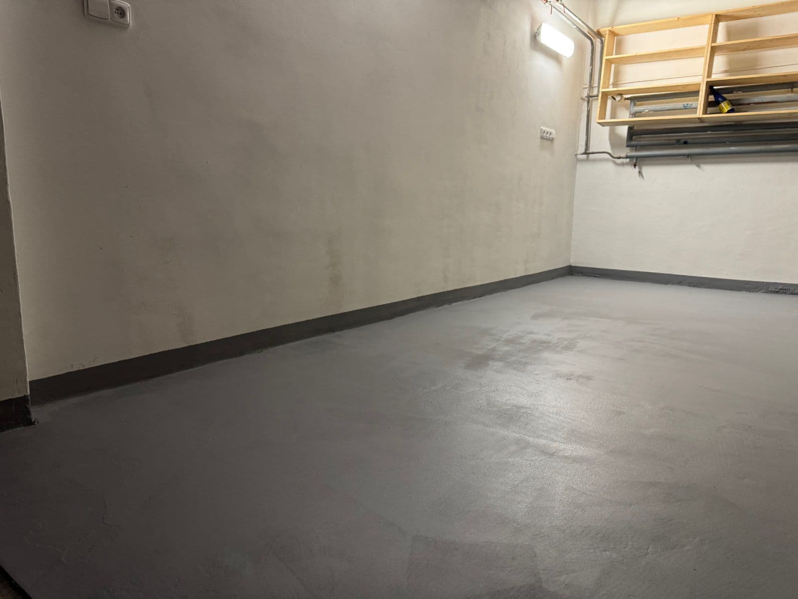 Pronájem garáže 18 m², Třešňová, Brno, Jihomoravský kraj Pronájem garáže 18 m², Třešňová, Brno, Jihomoravský kraj