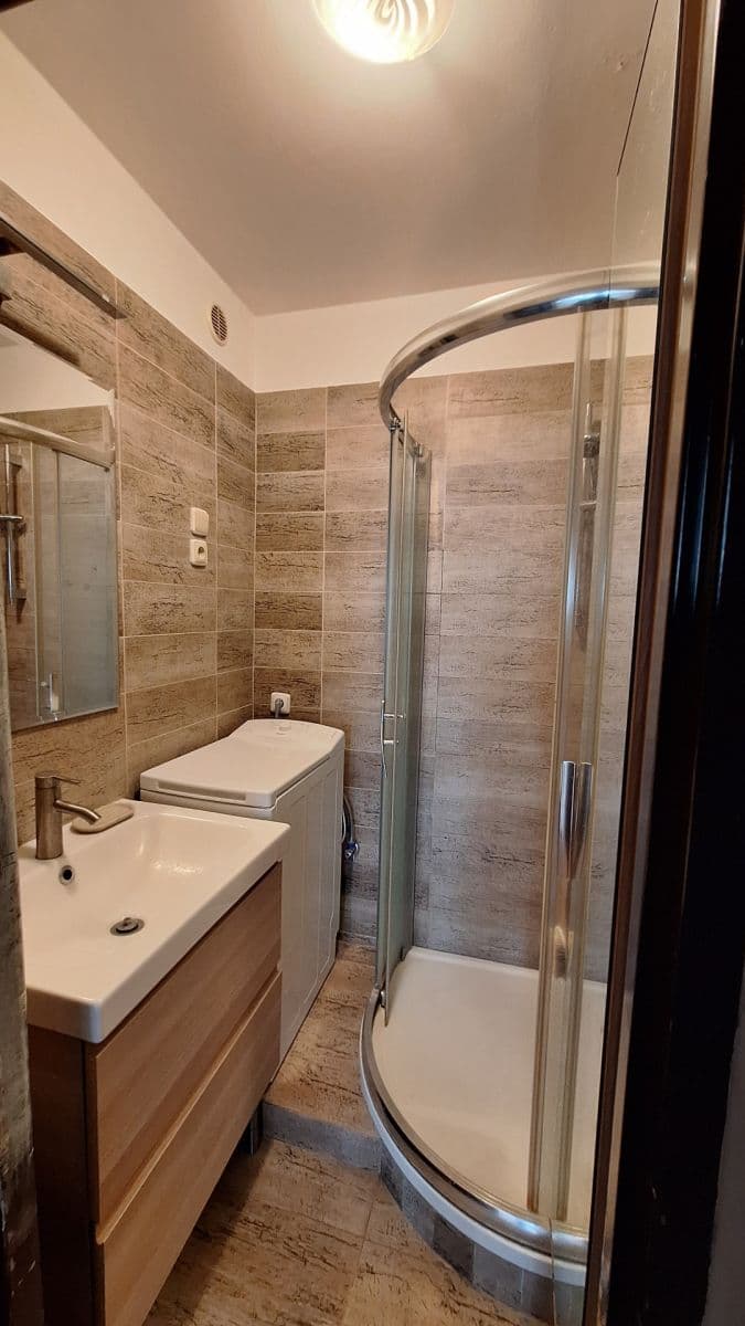 Pronájem bytu 2+1 56 m², Páleníčkova, Kroměříž, Zlínský kraj Pronájem bytu 2+1 56 m², Páleníčkova, Kroměříž, Zlínský kraj