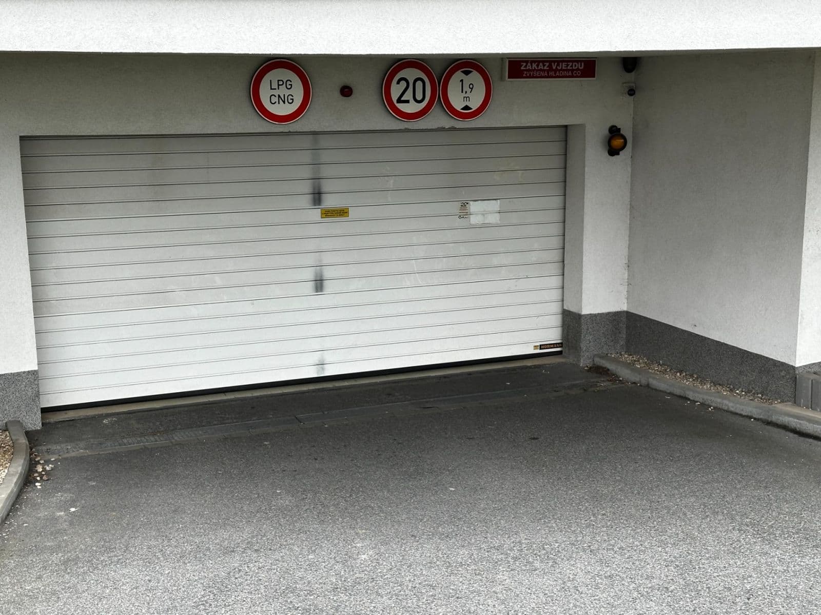 Pronájem garáže 15 m², Praha, Praha Pronájem garáže 15 m², Praha, Praha