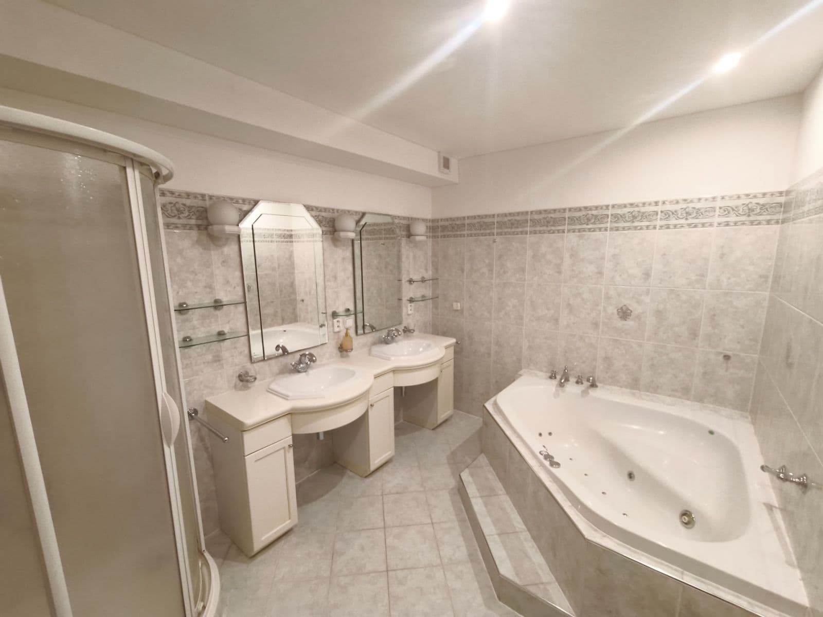 Prodej bytu 5+kk 212 m², Keltičkova, Ostrava, Moravskoslezský kraj Prodej bytu 5+kk 212 m², Keltičkova, Ostrava, Moravskoslezský kraj