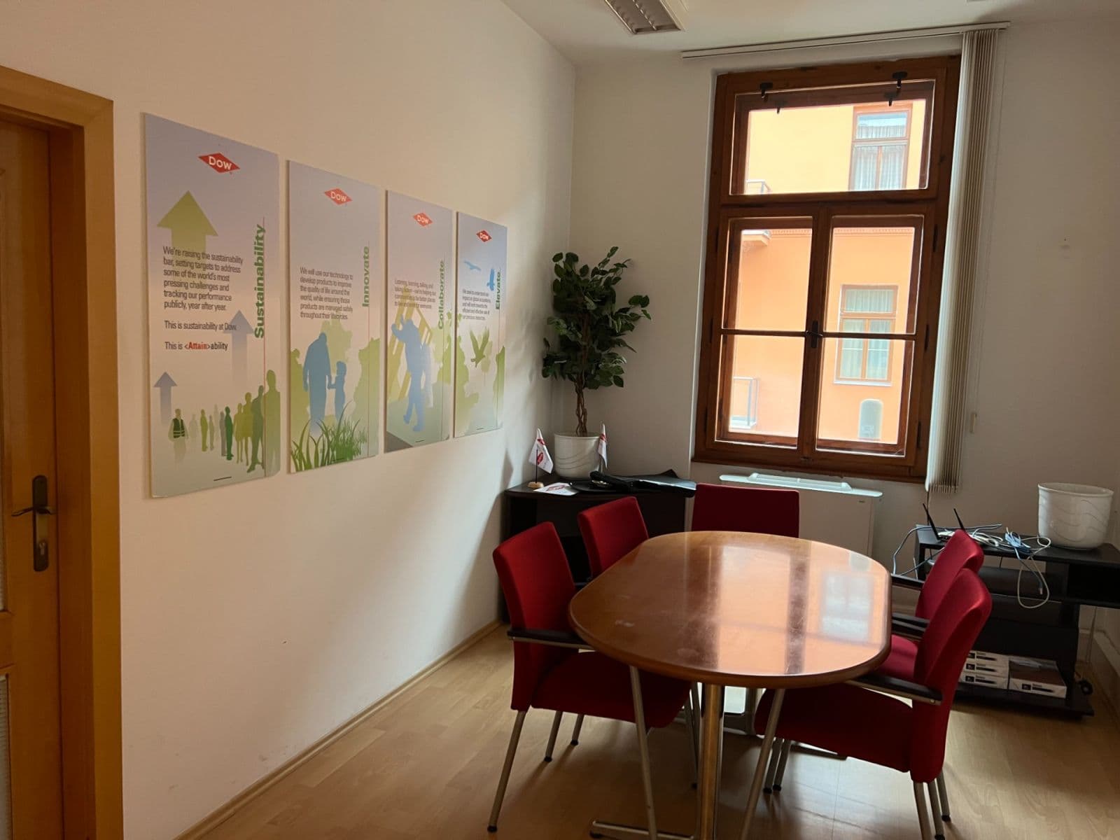 Pronájem kanceláře 160 m², Záhřebská, Praha, Praha Pronájem kanceláře 160 m², Záhřebská, Praha, Praha