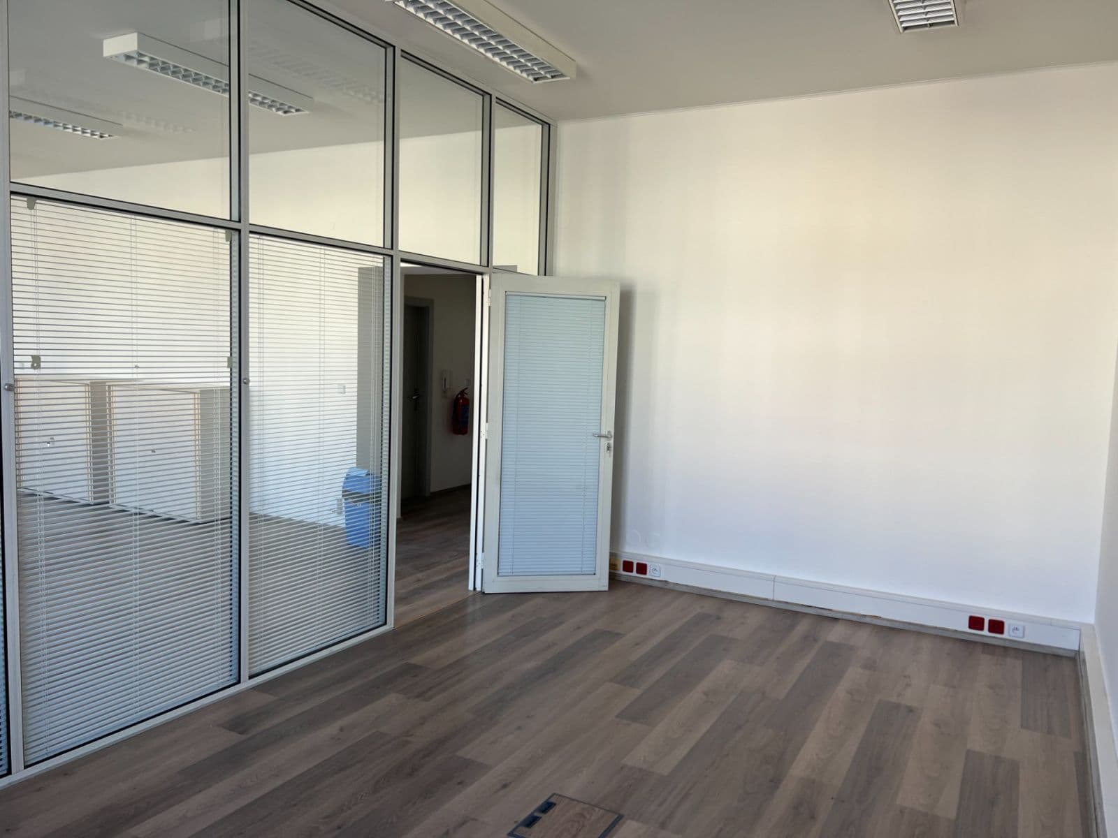 Pronájem kanceláře 160 m², Záhřebská, Praha, Praha Pronájem kanceláře 160 m², Záhřebská, Praha, Praha