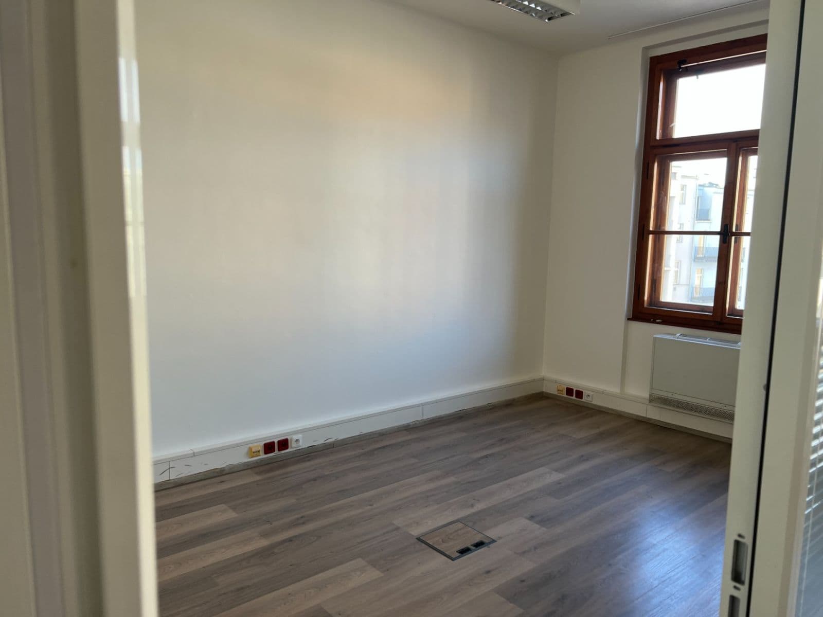 Pronájem kanceláře 160 m², Záhřebská, Praha, Praha Pronájem kanceláře 160 m², Záhřebská, Praha, Praha