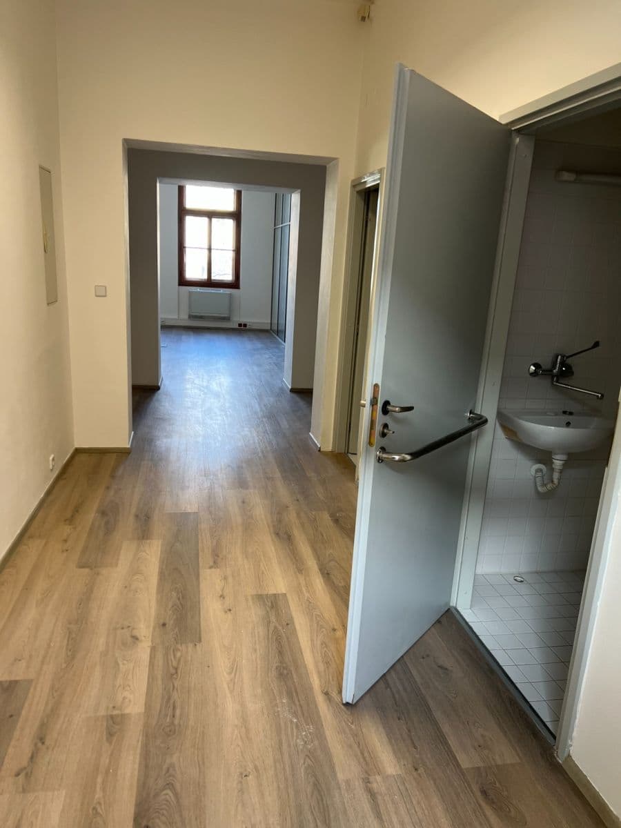 Pronájem kanceláře 160 m², Záhřebská, Praha, Praha Pronájem kanceláře 160 m², Záhřebská, Praha, Praha