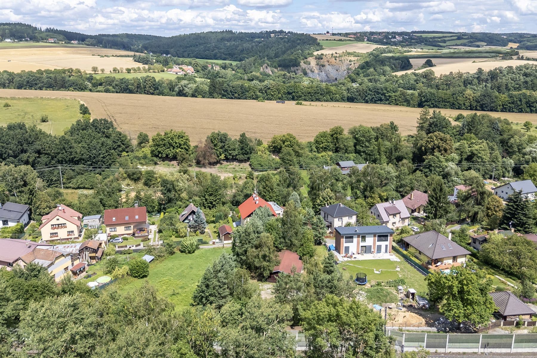 Prodej pozemku 1.468 m², V Jedlovci, Všestary, Královéhradecký kraj Prodej pozemku 1.468 m², V Jedlovci, Všestary, Královéhradecký kraj