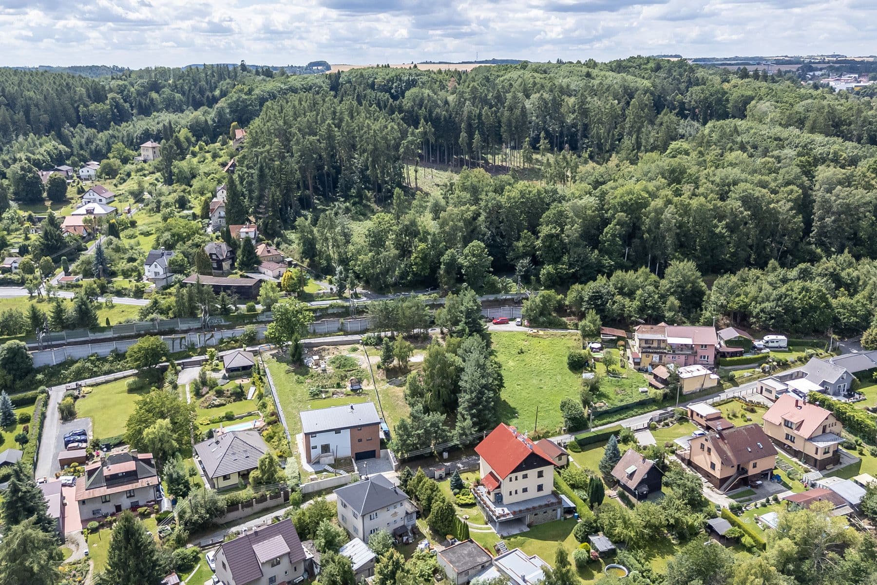 Prodej pozemku 1.468 m², V Jedlovci, Všestary, Královéhradecký kraj Prodej pozemku 1.468 m², V Jedlovci, Všestary, Královéhradecký kraj