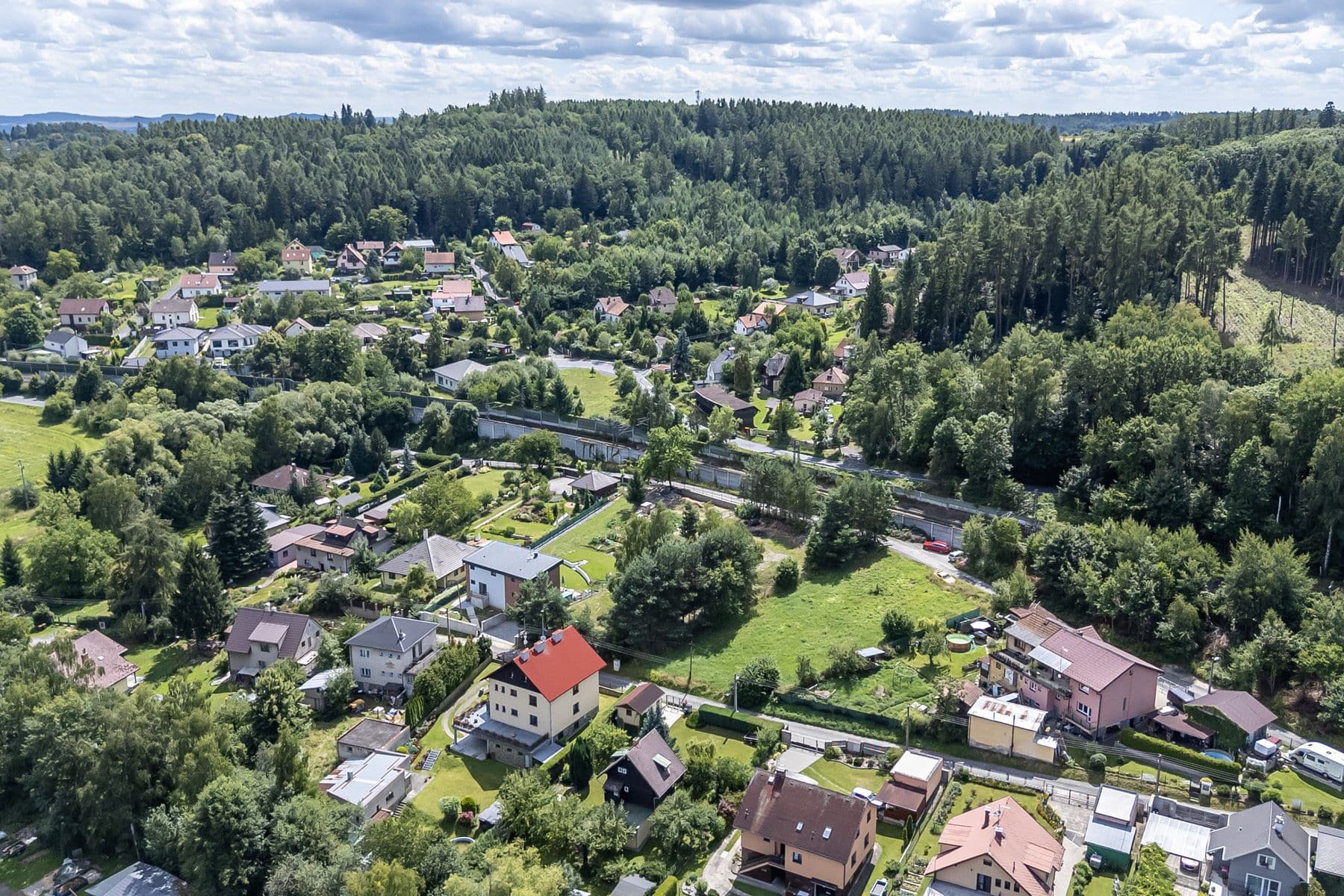 Prodej pozemku 1.468 m², V Jedlovci, Všestary, Královéhradecký kraj Prodej pozemku 1.468 m², V Jedlovci, Všestary, Královéhradecký kraj