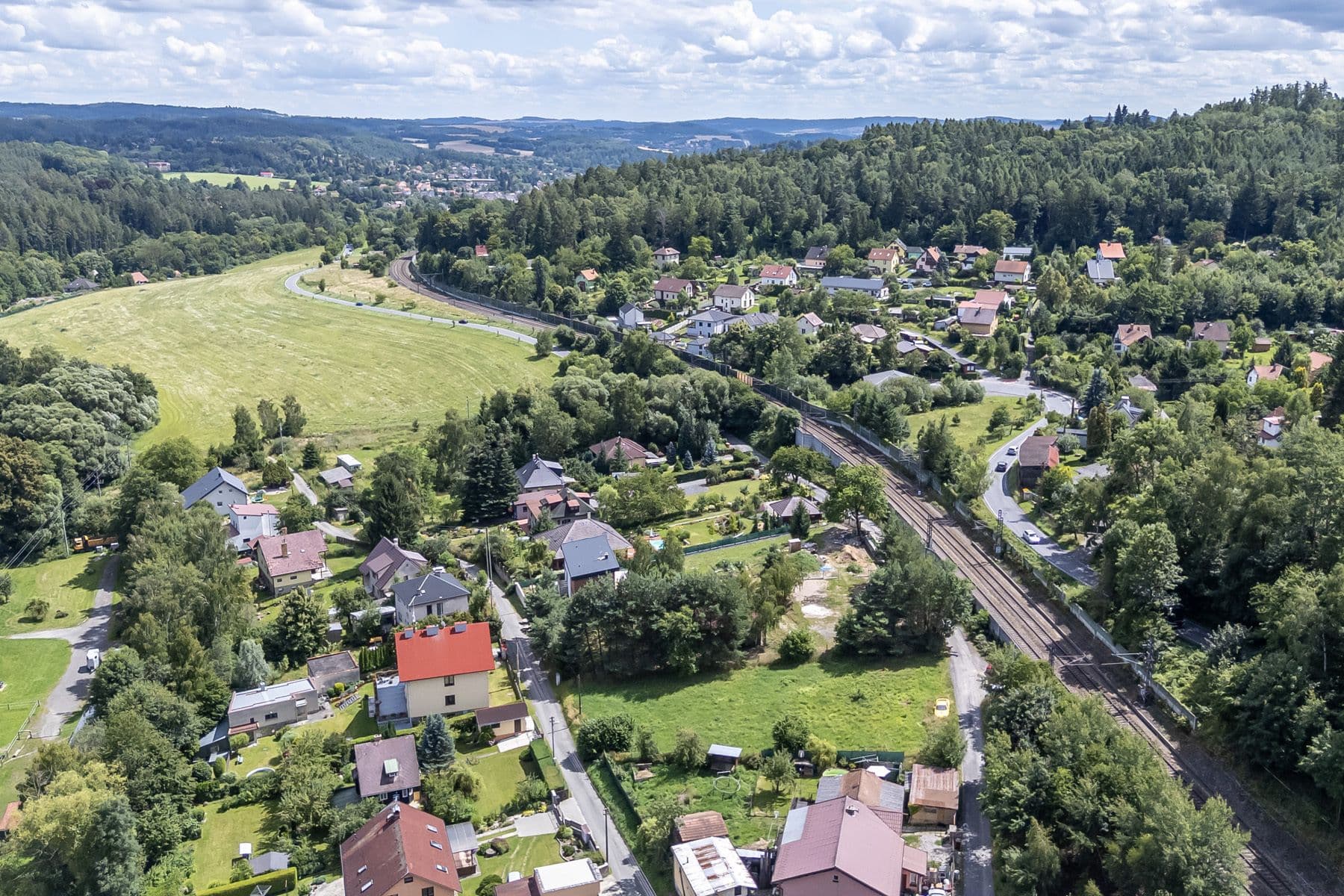 Prodej pozemku 1.468 m², V Jedlovci, Všestary, Královéhradecký kraj Prodej pozemku 1.468 m², V Jedlovci, Všestary, Královéhradecký kraj