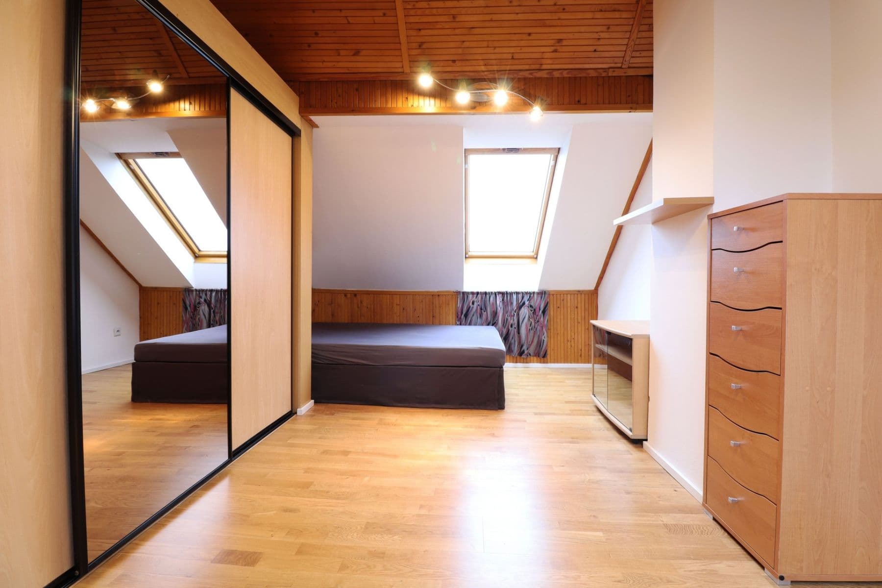 Pronájem bytu 3+1 91 m², M. Majerové, Kladno, Středočeský kraj Pronájem bytu 3+1 91 m², M. Majerové, Kladno, Středočeský kraj