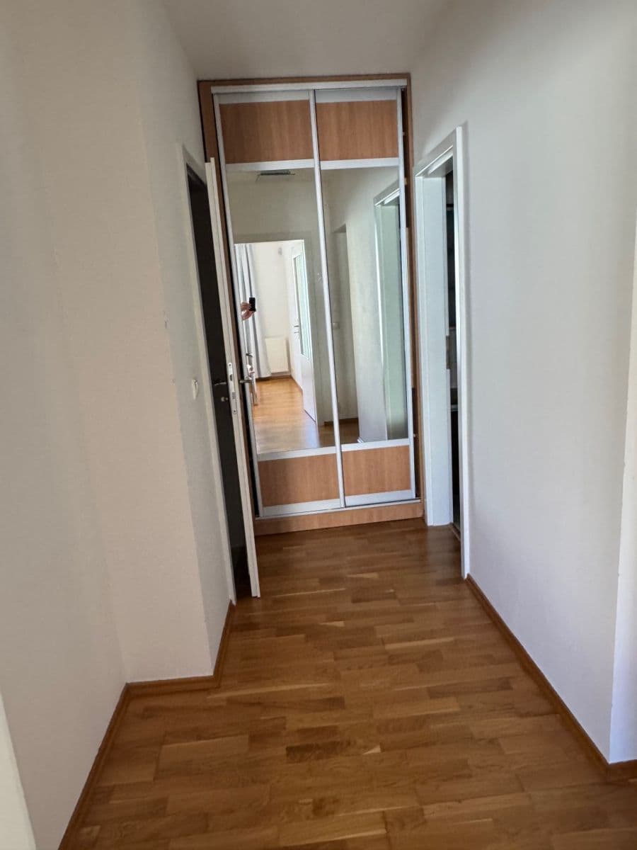 Pronájem bytu 3+1 105 m², Černomořská, Praha, Praha Pronájem bytu 3+1 105 m², Černomořská, Praha, Praha