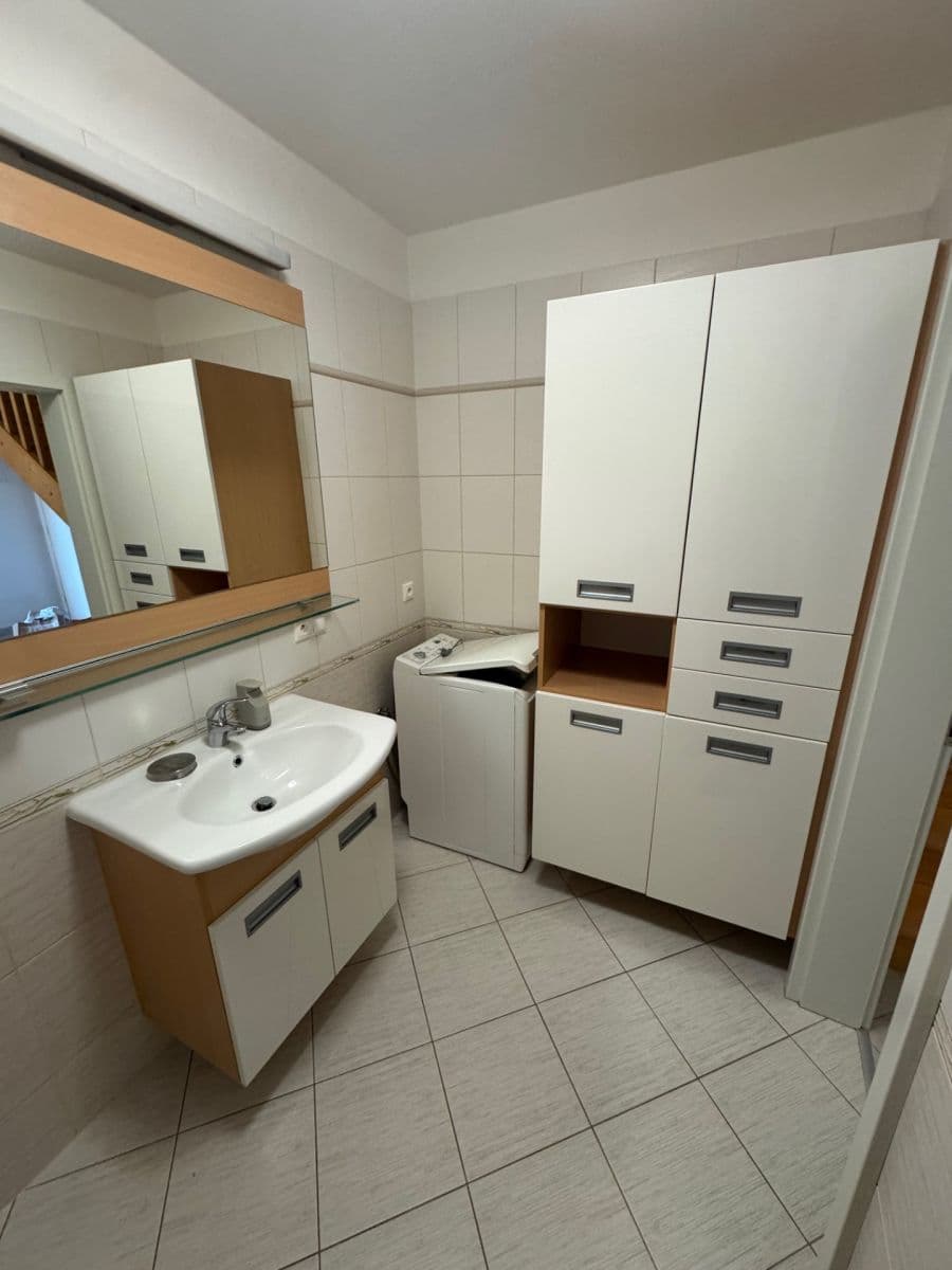 Pronájem bytu 3+1 105 m², Černomořská, Praha, Praha Pronájem bytu 3+1 105 m², Černomořská, Praha, Praha