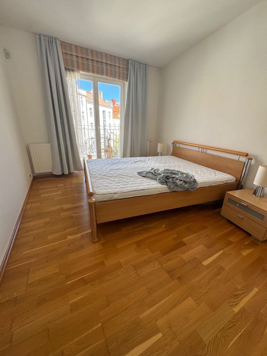 Pronájem bytu 3+1 105 m², Černomořská, Praha, Praha Pronájem bytu 3+1 105 m², Černomořská, Praha, Praha