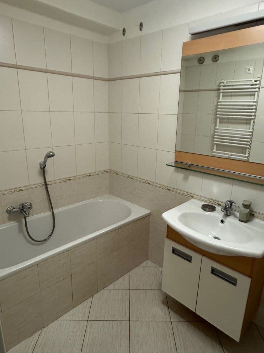 Pronájem bytu 3+1 105 m², Černomořská, Praha, Praha Pronájem bytu 3+1 105 m², Černomořská, Praha, Praha