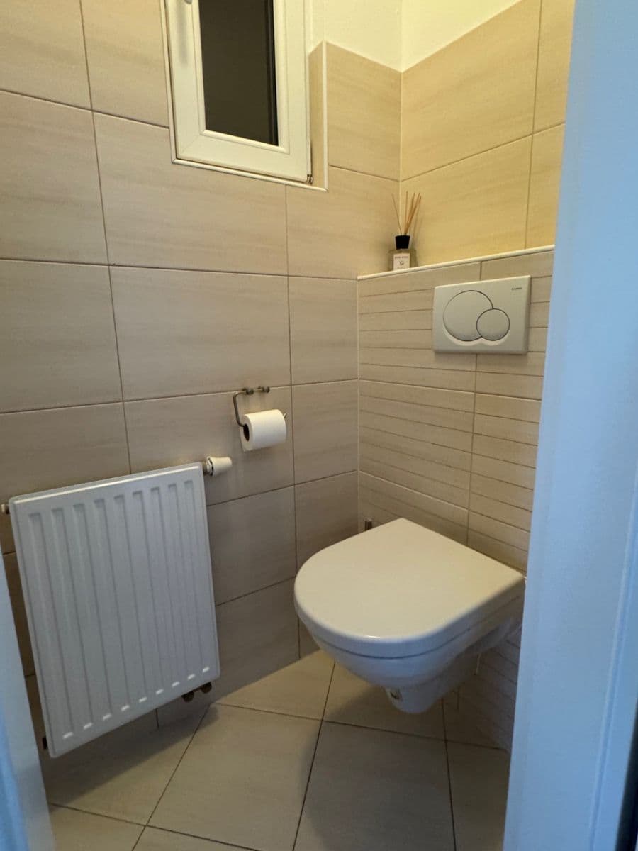 Pronájem bytu 3+1 105 m², Černomořská, Praha, Praha Pronájem bytu 3+1 105 m², Černomořská, Praha, Praha