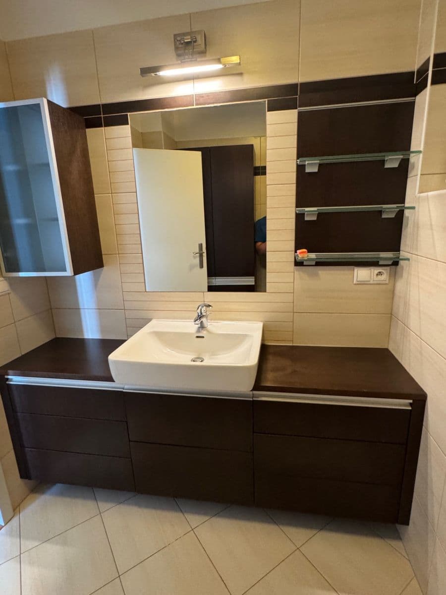 Pronájem bytu 3+1 105 m², Černomořská, Praha, Praha Pronájem bytu 3+1 105 m², Černomořská, Praha, Praha