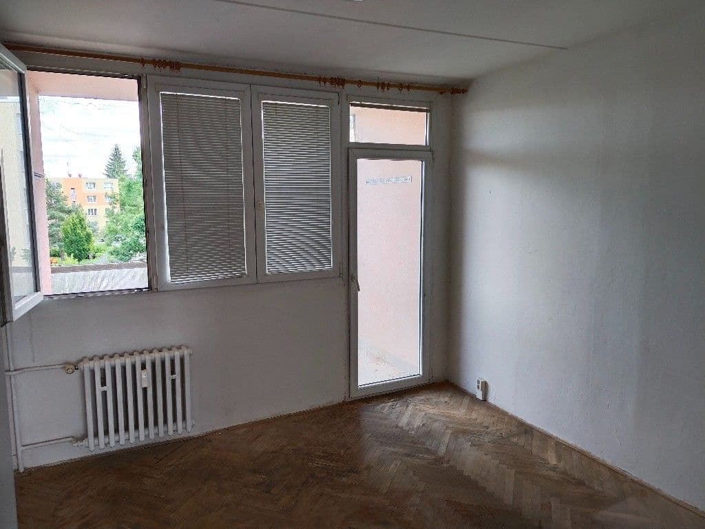 Pronájem bytu 4+1 77 m², Pod Vrchem, Plzeň, Plzeňský kraj Pronájem bytu 4+1 77 m², Pod Vrchem, Plzeň, Plzeňský kraj