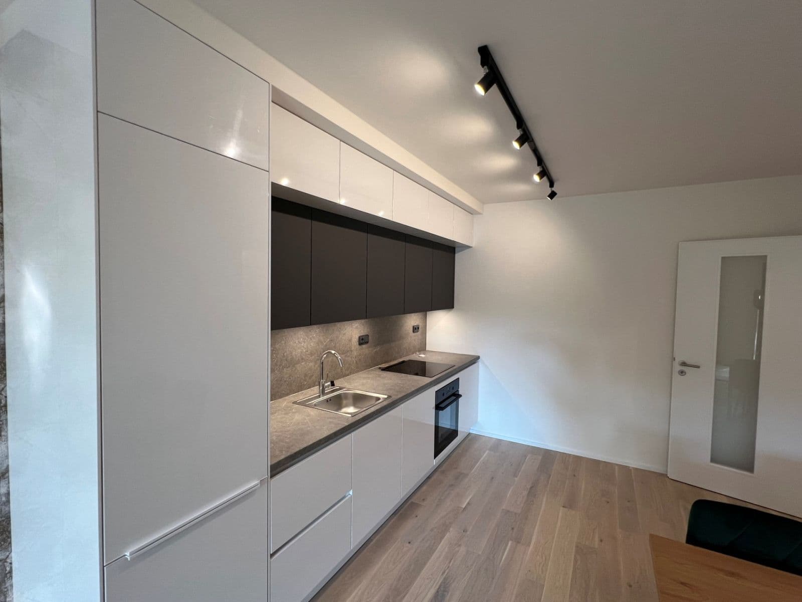 Pronájem bytu 2+kk 60 m², Radimova, Praha, Praha Pronájem bytu 2+kk 60 m², Radimova, Praha, Praha