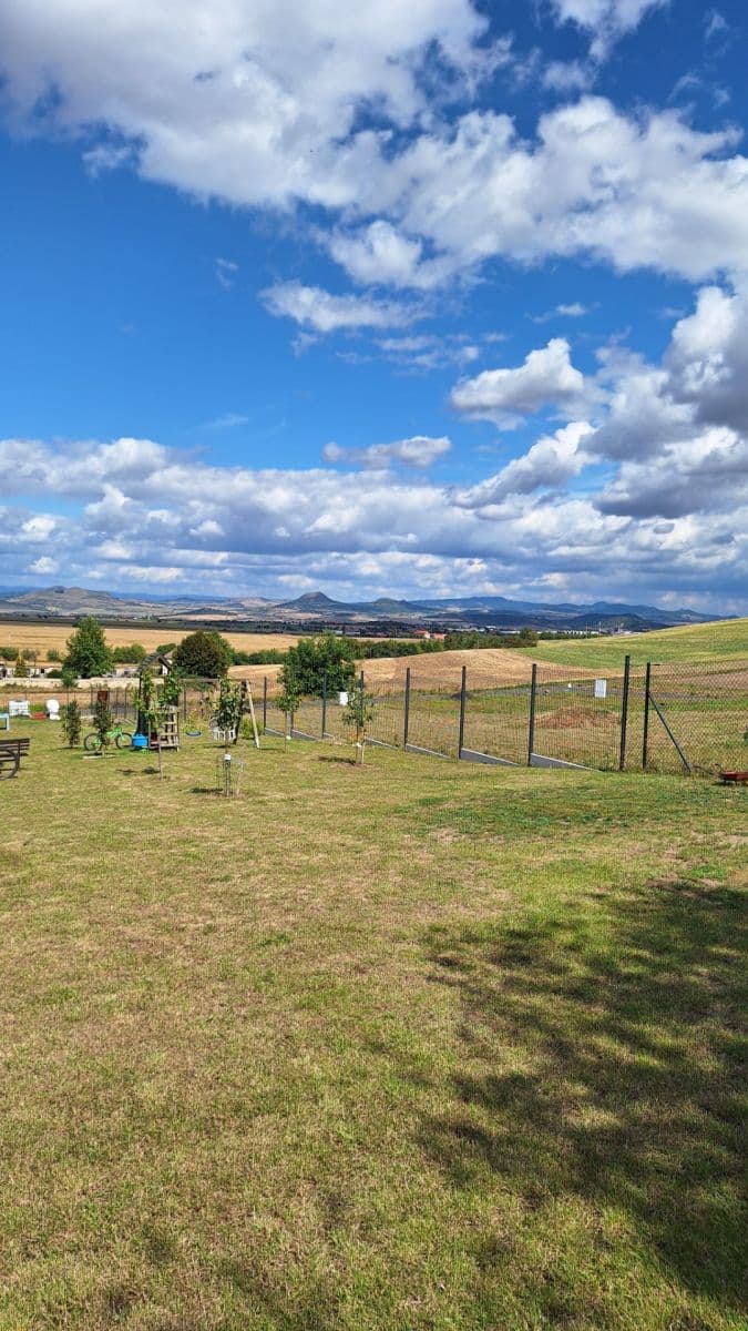 Prodej pozemku 950 m², Líšťany, Ústecký kraj Prodej pozemku 950 m², Líšťany, Ústecký kraj