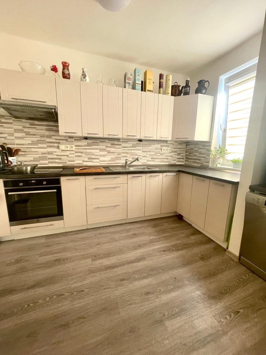 Prodej bytu 3+1 76 m², Hvozd, Středočeský kraj Prodej bytu 3+1 76 m², Hvozd, Středočeský kraj