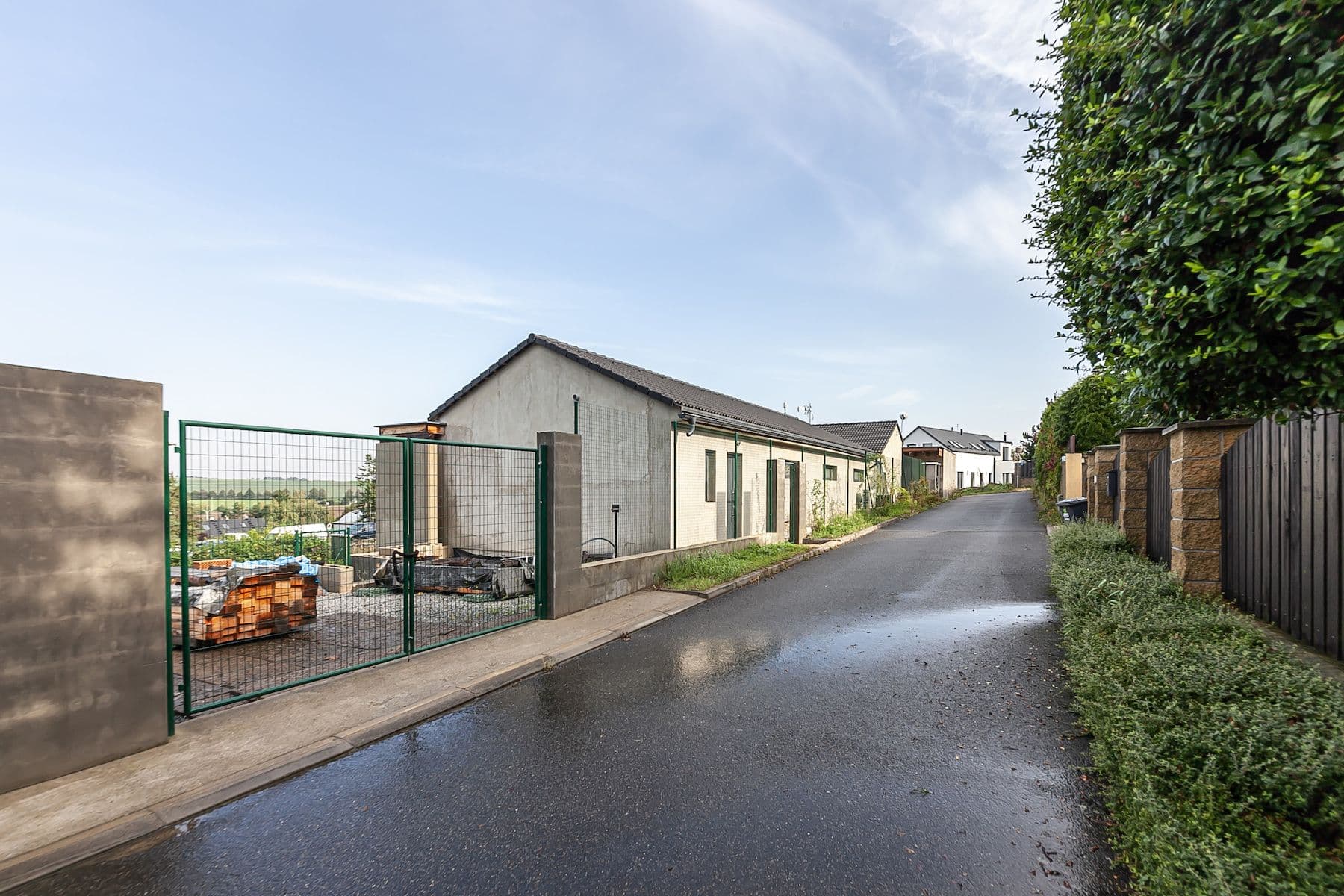 Prodej domu 300 m², pozemek 1.304 m², Ve Stráži, Psáry, Středočeský kraj Prodej domu 300 m², pozemek 1.304 m², Ve Stráži, Psáry, Středočeský kraj