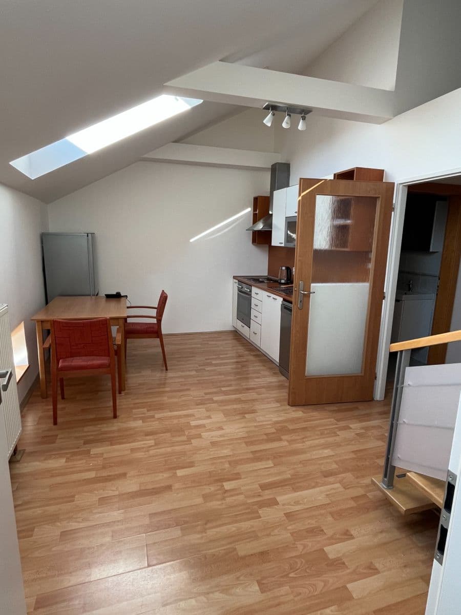 Pronájem bytu 3+kk 60 m², Rumunská, Praha, Praha Pronájem bytu 3+kk 60 m², Rumunská, Praha, Praha