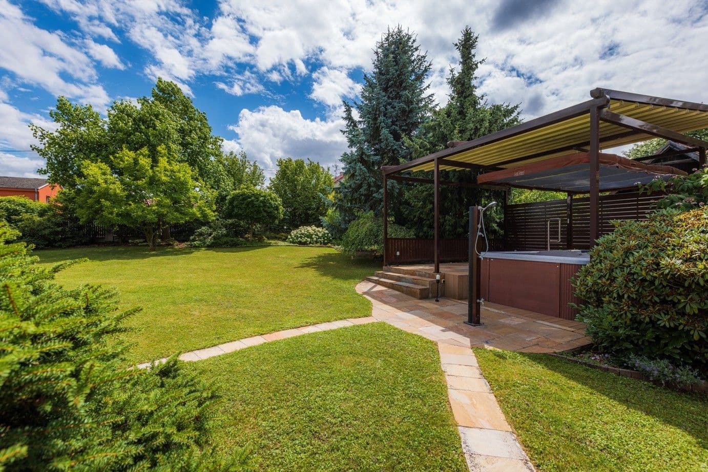 Prodej domu 189 m², pozemek 1.309 m², Sukova, Úvaly, Středočeský kraj Prodej domu 189 m², pozemek 1.309 m², Sukova, Úvaly, Středočeský kraj