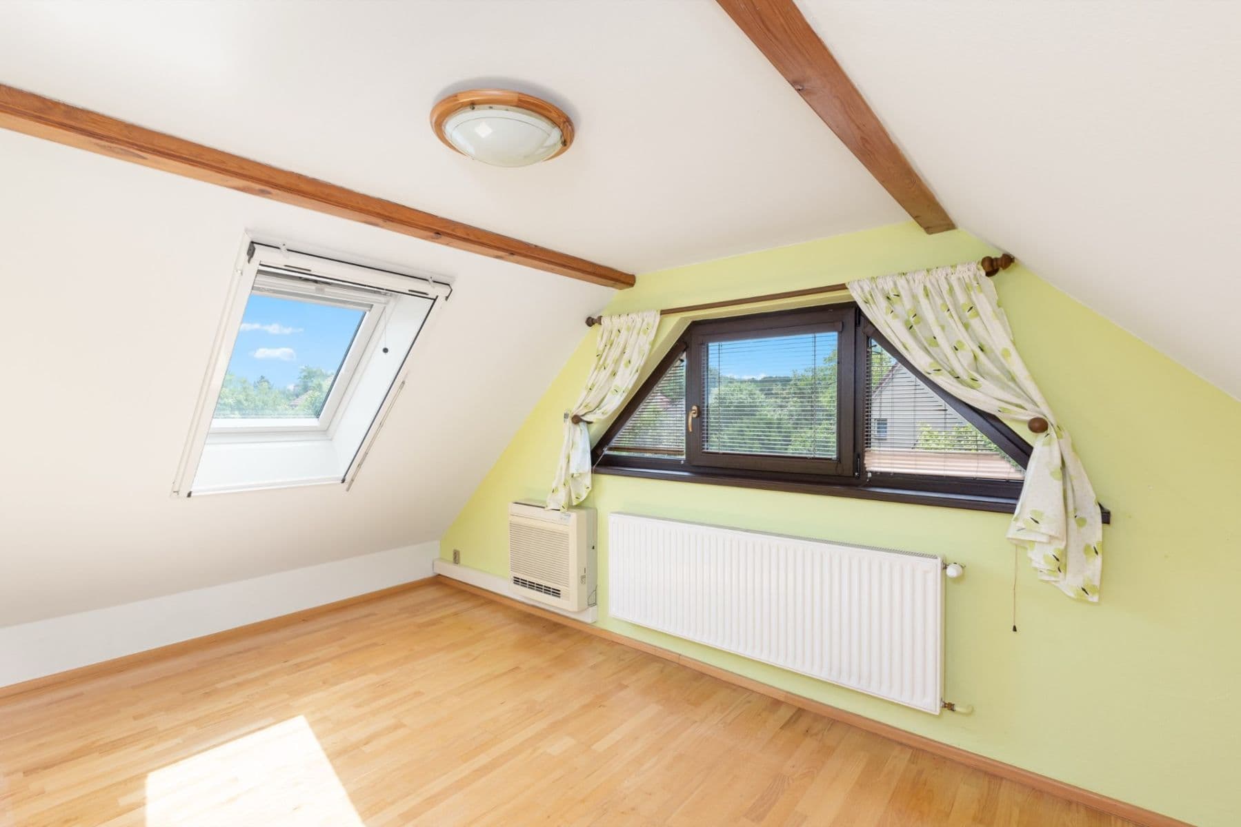 Prodej domu 189 m², pozemek 1.309 m², Sukova, Úvaly, Středočeský kraj Prodej domu 189 m², pozemek 1.309 m², Sukova, Úvaly, Středočeský kraj