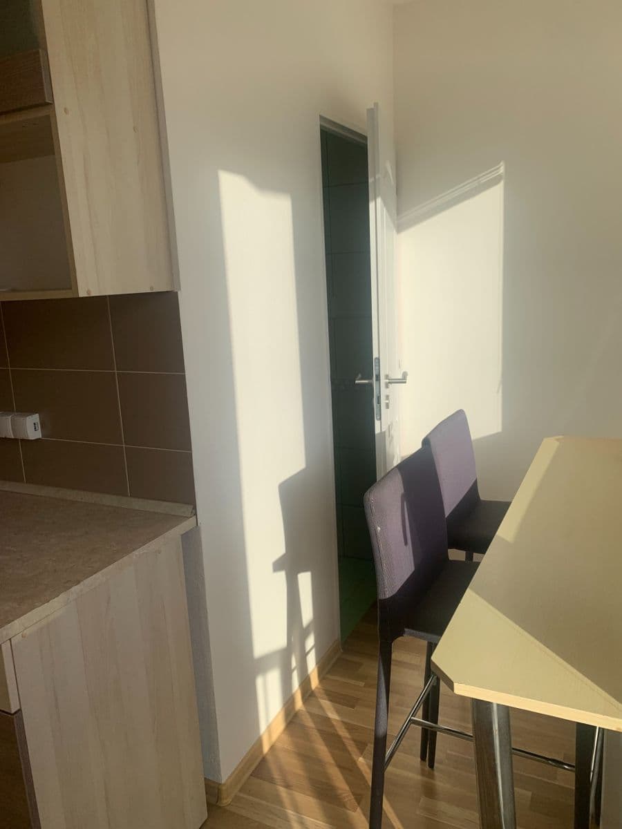 Pronájem bytu 2+1 50 m², sídliště U Nádraží, Jindřichův Hradec, Jihočeský kraj Pronájem bytu 2+1 50 m², sídliště U Nádraží, Jindřichův Hradec, Jihočeský kraj