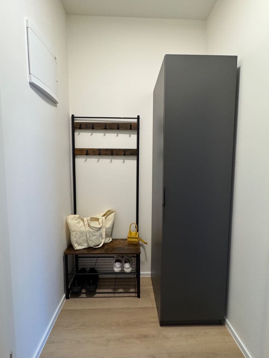 Pronájem bytu 1+kk 20 m², Za Návsí, Praha, Praha Pronájem bytu 1+kk 20 m², Za Návsí, Praha, Praha