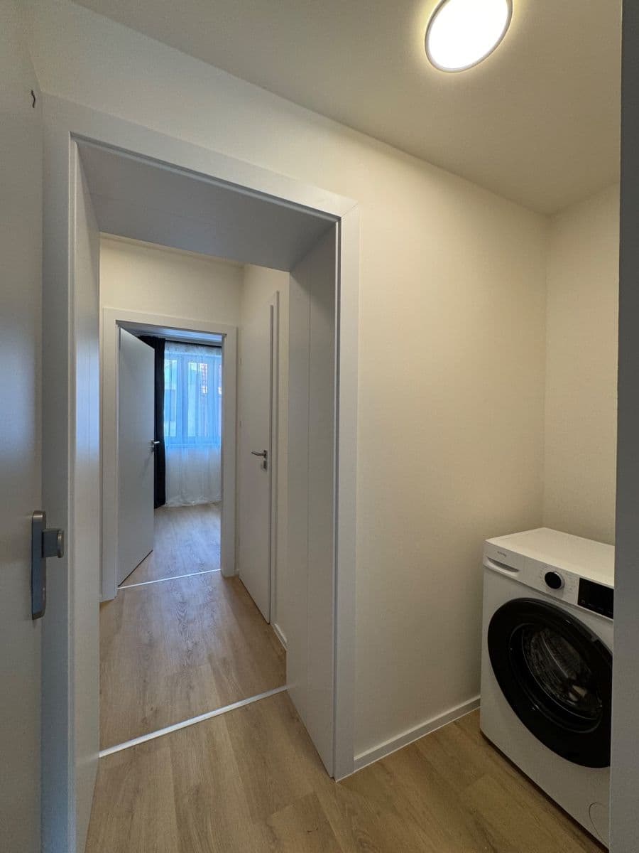 Pronájem bytu 1+kk 20 m², Za Návsí, Praha, Praha Pronájem bytu 1+kk 20 m², Za Návsí, Praha, Praha