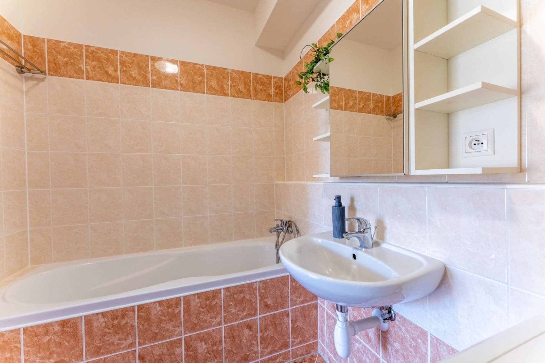 Prodej bytu 3+kk 80 m², Sicherova, Praha, Praha Prodej bytu 3+kk 80 m², Sicherova, Praha, Praha