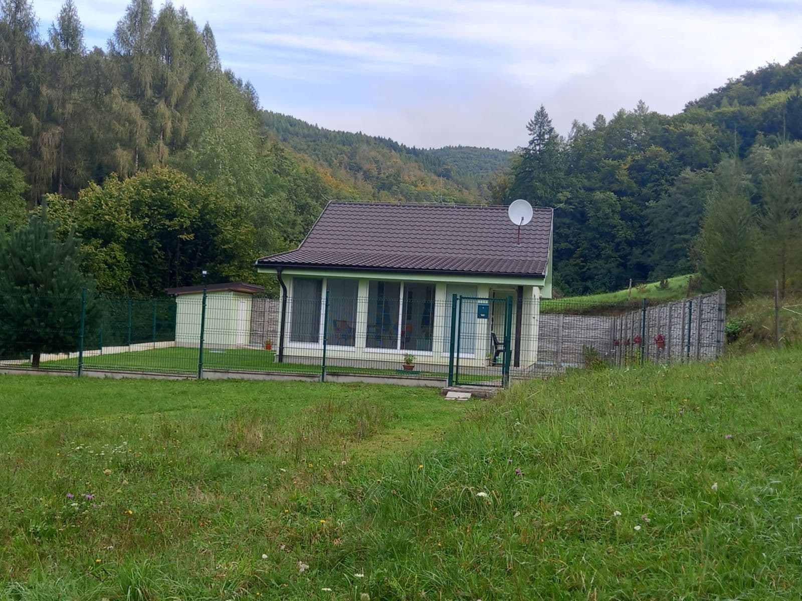 Prodej domu 70 m², pozemek 2.300 m², Malá Čausa, Trenčiansky kraj Prodej domu 70 m², pozemek 2.300 m², Malá Čausa, Trenčiansky kraj