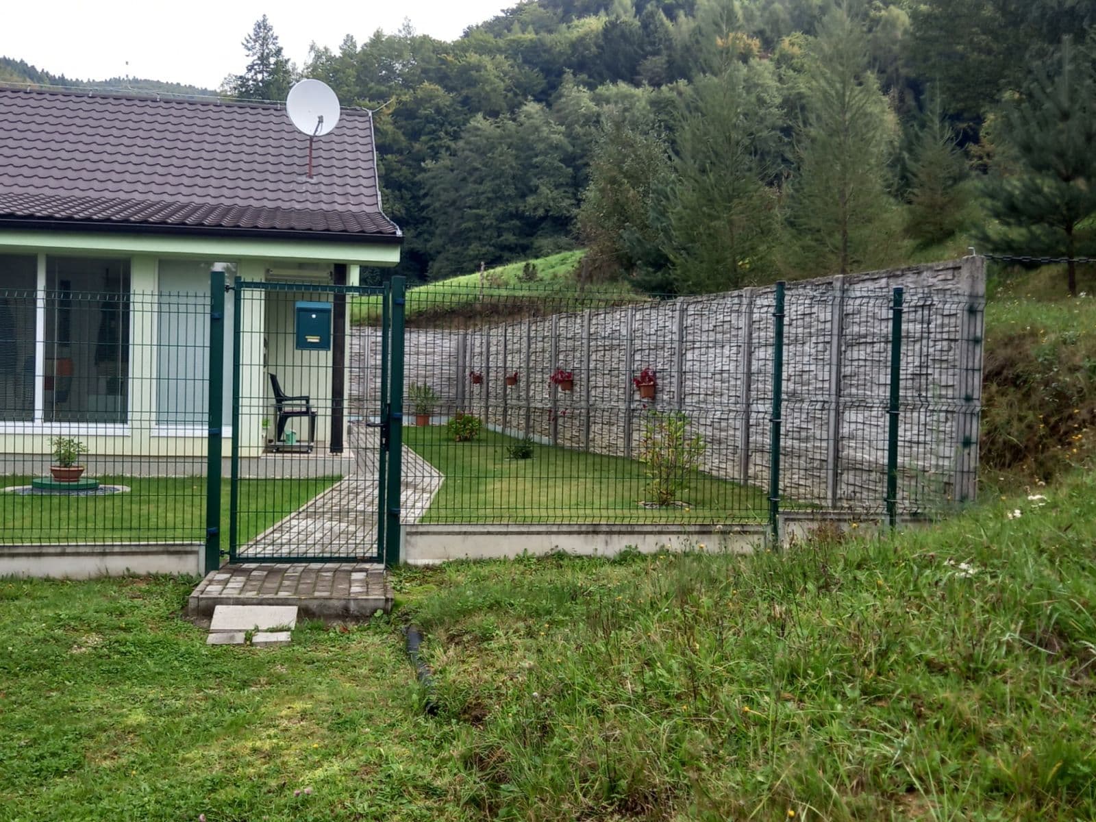 Prodej domu 70 m², pozemek 2.300 m², Malá Čausa, Trenčiansky kraj Prodej domu 70 m², pozemek 2.300 m², Malá Čausa, Trenčiansky kraj