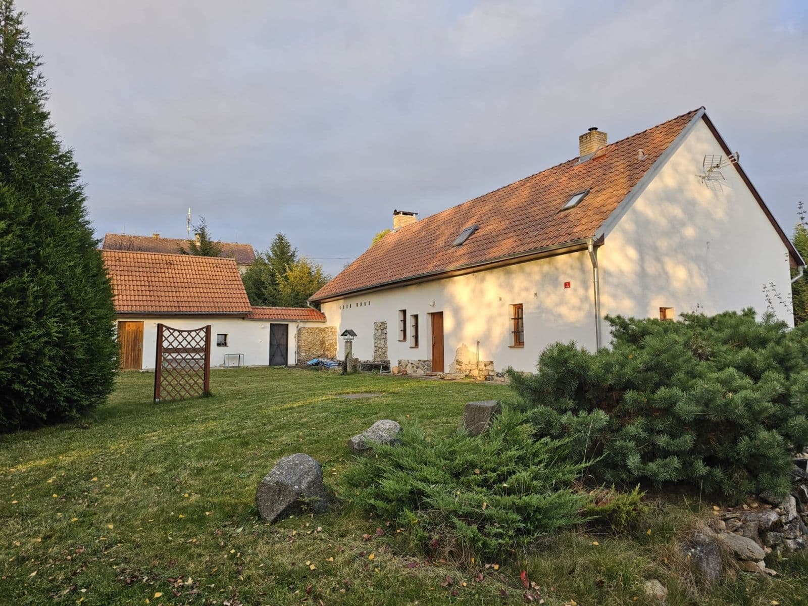 Prodej domu 147 m², pozemek 2.773 m², Dolní Hořice, Jihočeský kraj Prodej domu 147 m², pozemek 2.773 m², Dolní Hořice, Jihočeský kraj