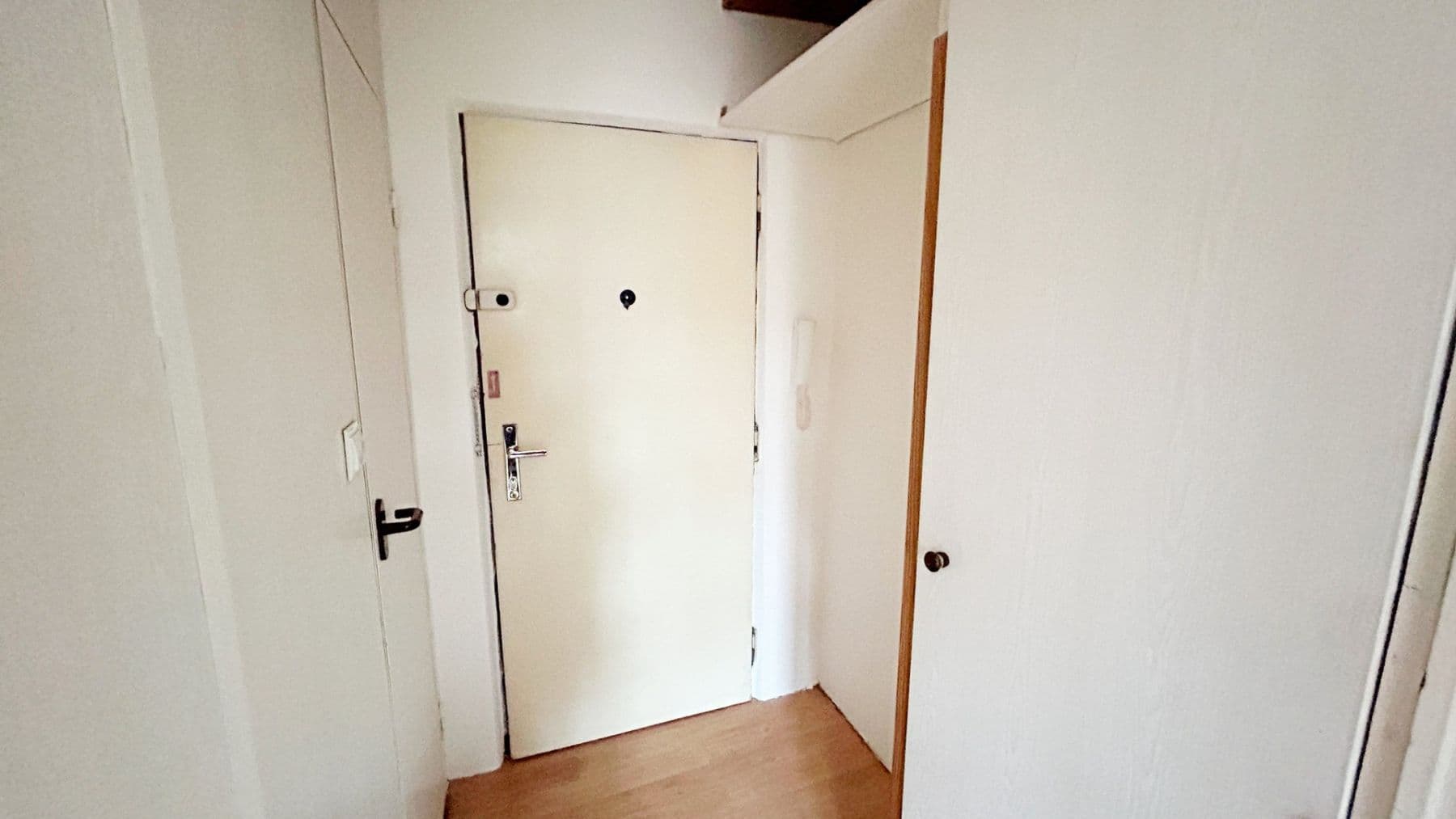 Pronájem bytu 1+1 35 m², Lyžařská, Praha, Praha Pronájem bytu 1+1 35 m², Lyžařská, Praha, Praha