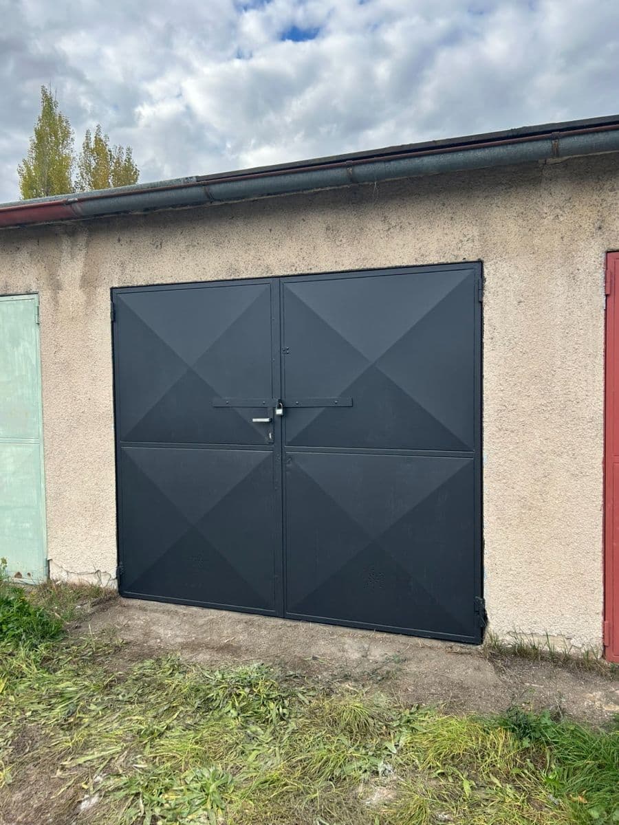 Prodej garáže 18 m², Mladá Boleslav, Středočeský kraj Prodej garáže 18 m², Mladá Boleslav, Středočeský kraj