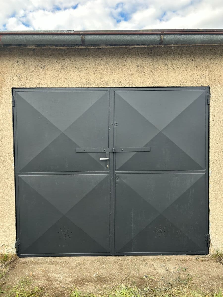 Prodej garáže 18 m², Mladá Boleslav, Středočeský kraj Prodej garáže 18 m², Mladá Boleslav, Středočeský kraj