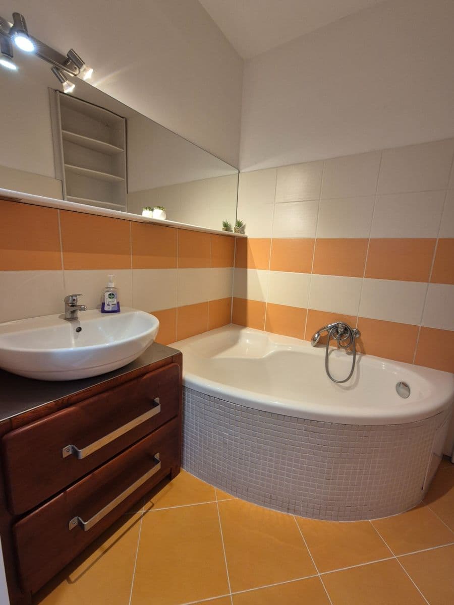 Prodej bytu 2+1 95 m², Skřivánčí, Jablonec nad Nisou, Liberecký kraj Prodej bytu 2+1 95 m², Skřivánčí, Jablonec nad Nisou, Liberecký kraj