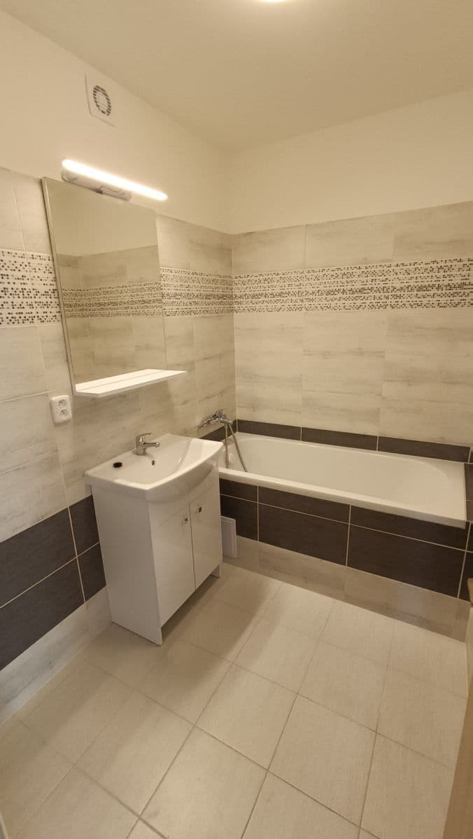 Pronájem bytu 3+1 65 m², Frýdlantská, Praha, Praha Pronájem bytu 3+1 65 m², Frýdlantská, Praha, Praha