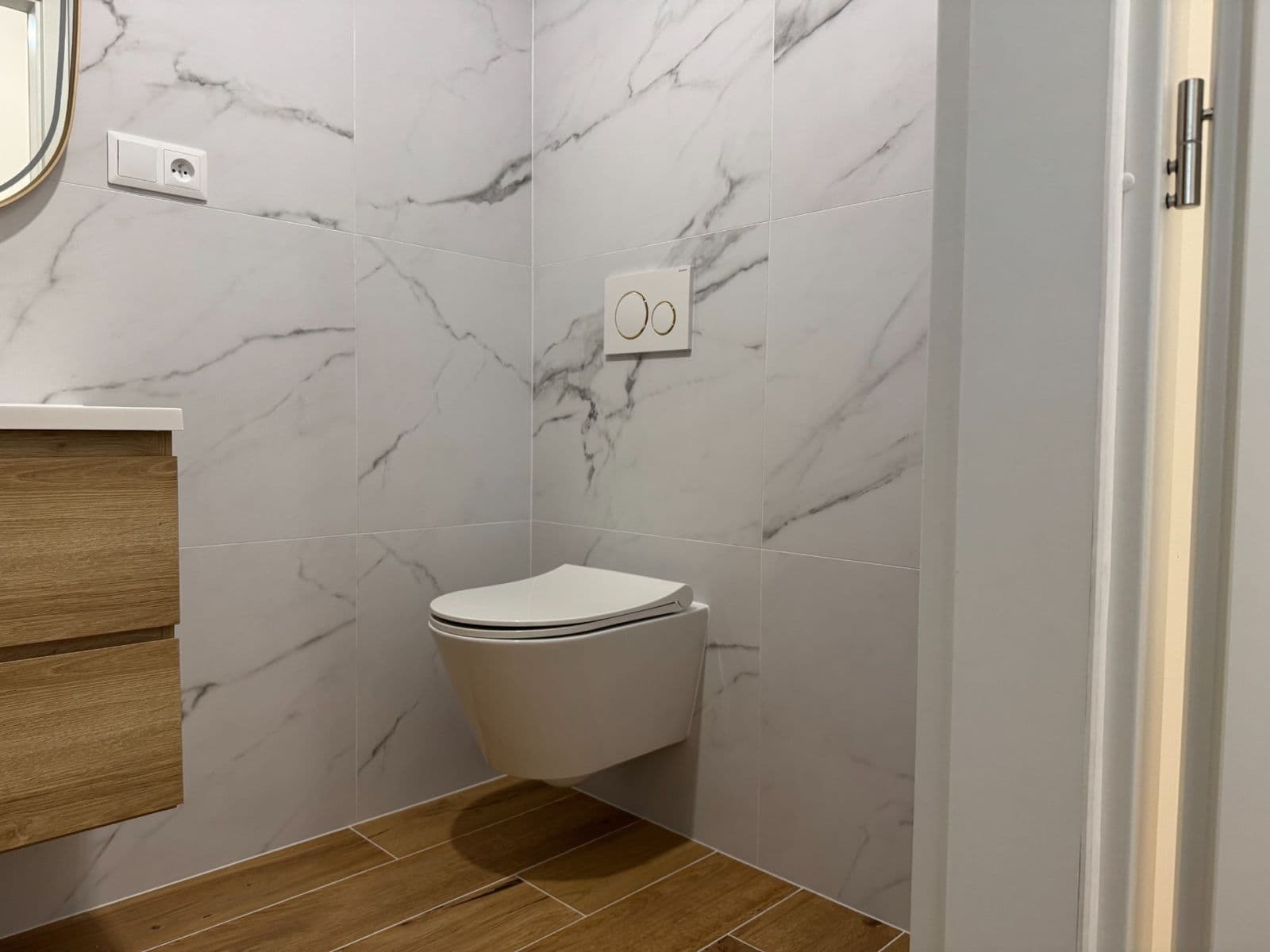 Prodej bytu 2+1 56 m², Spojovací, Praha, Praha Prodej bytu 2+1 56 m², Spojovací, Praha, Praha