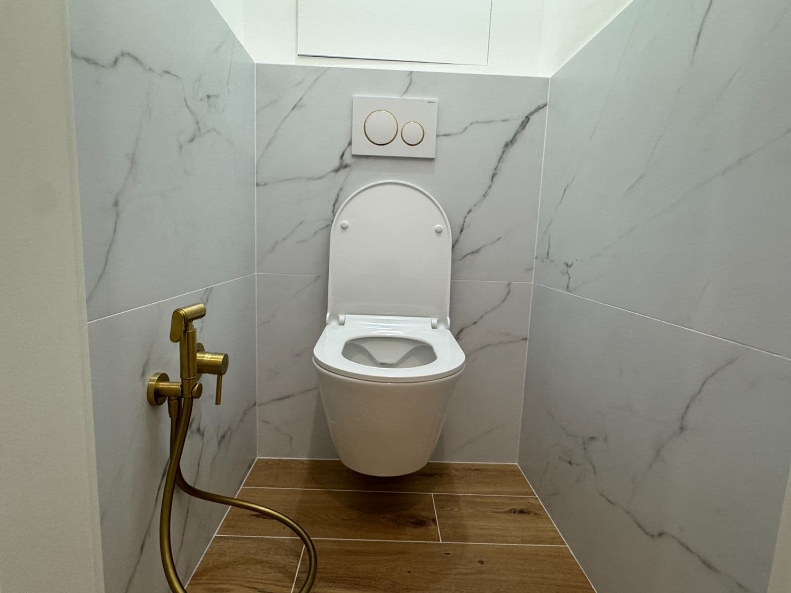 Prodej bytu 2+1 56 m², Spojovací, Praha, Praha Prodej bytu 2+1 56 m², Spojovací, Praha, Praha