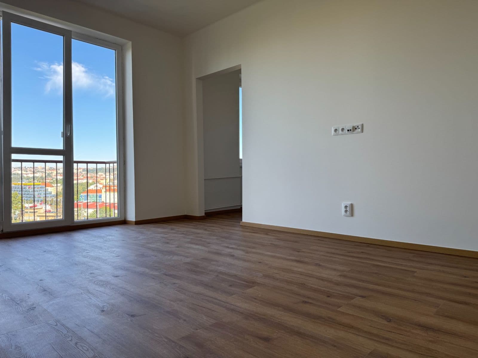 Prodej bytu 2+1 56 m², Spojovací, Praha, Praha Prodej bytu 2+1 56 m², Spojovací, Praha, Praha