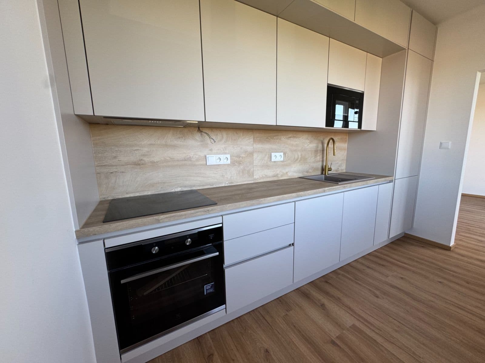 Prodej bytu 2+1 56 m², Spojovací, Praha, Praha Prodej bytu 2+1 56 m², Spojovací, Praha, Praha