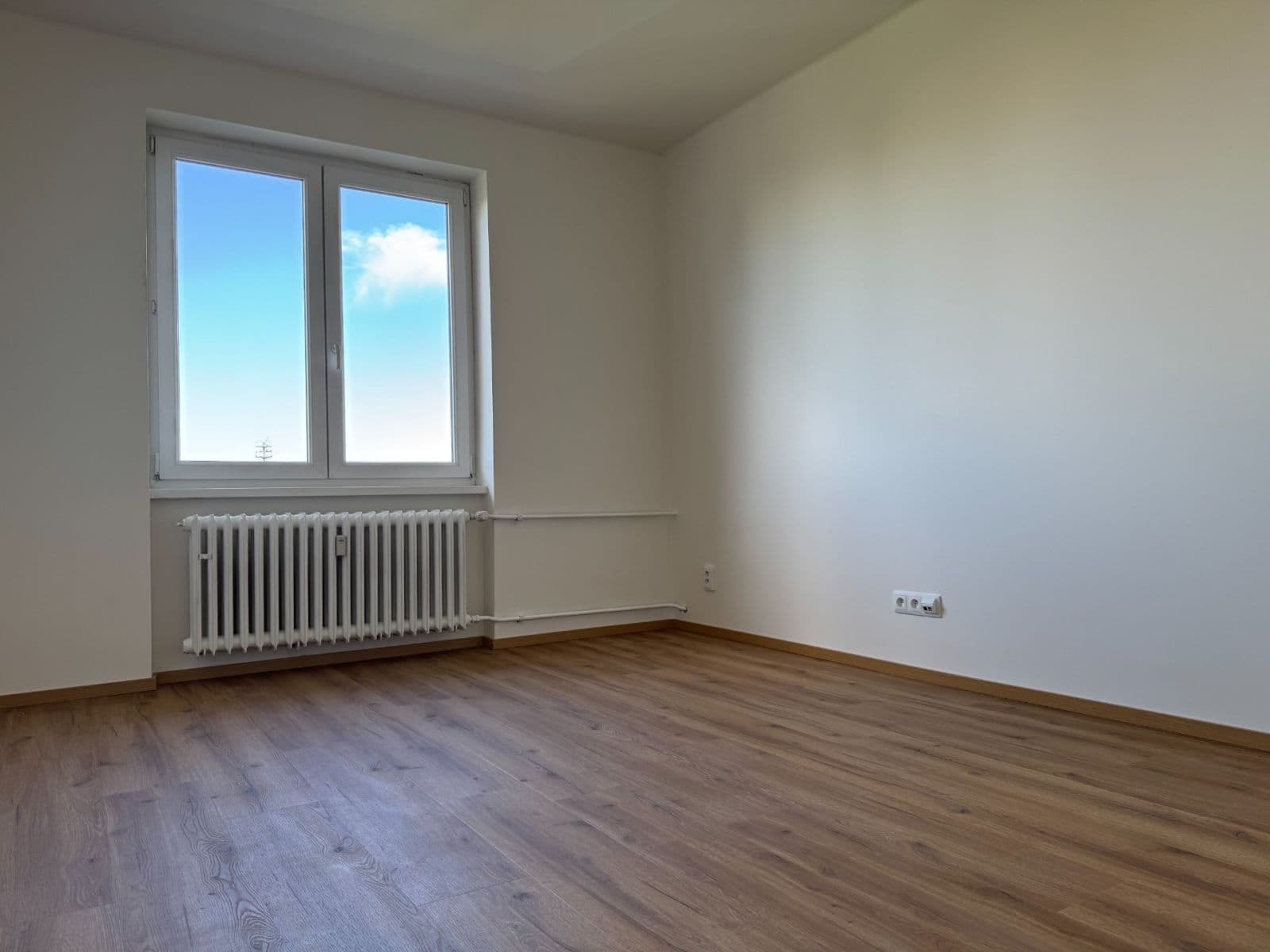 Prodej bytu 2+1 56 m², Spojovací, Praha, Praha Prodej bytu 2+1 56 m², Spojovací, Praha, Praha