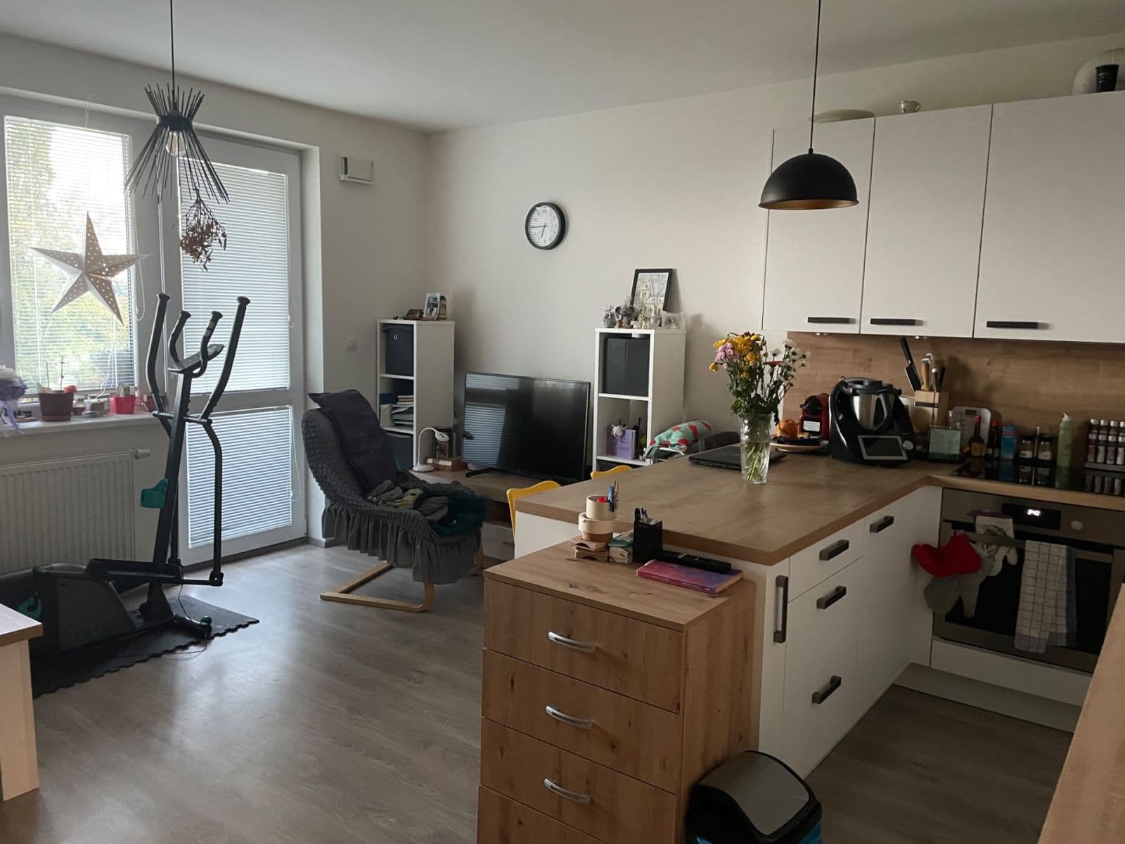 Pronájem bytu 1+kk 38 m², Velvarská, Horoměřice, Středočeský kraj Pronájem bytu 1+kk 38 m², Velvarská, Horoměřice, Středočeský kraj