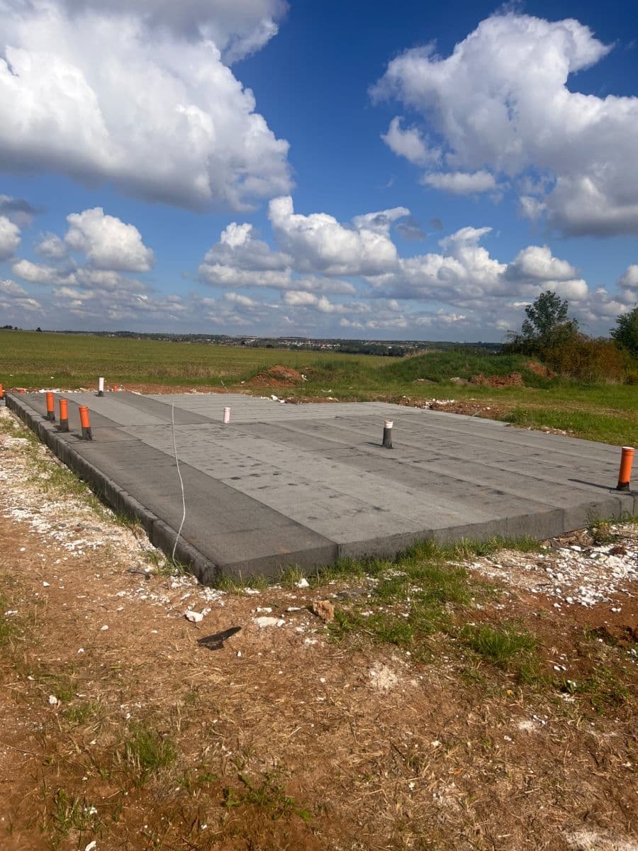 Prodej pozemku 1.233 m², V Hlinkách, Vysoký Újezd, Středočeský kraj Prodej pozemku 1.233 m², V Hlinkách, Vysoký Újezd, Středočeský kraj