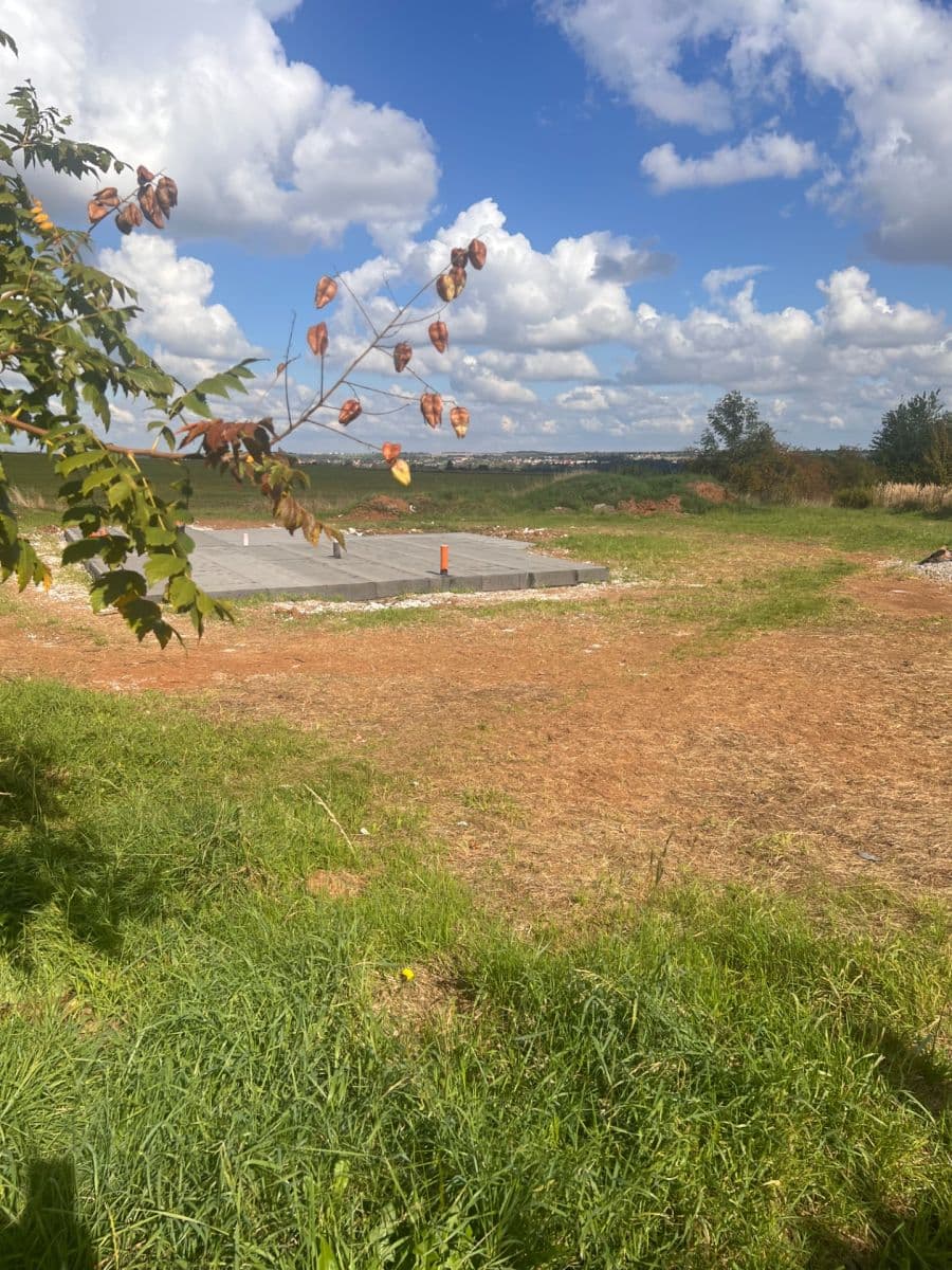 Prodej pozemku 1.233 m², V Hlinkách, Vysoký Újezd, Středočeský kraj Prodej pozemku 1.233 m², V Hlinkách, Vysoký Újezd, Středočeský kraj