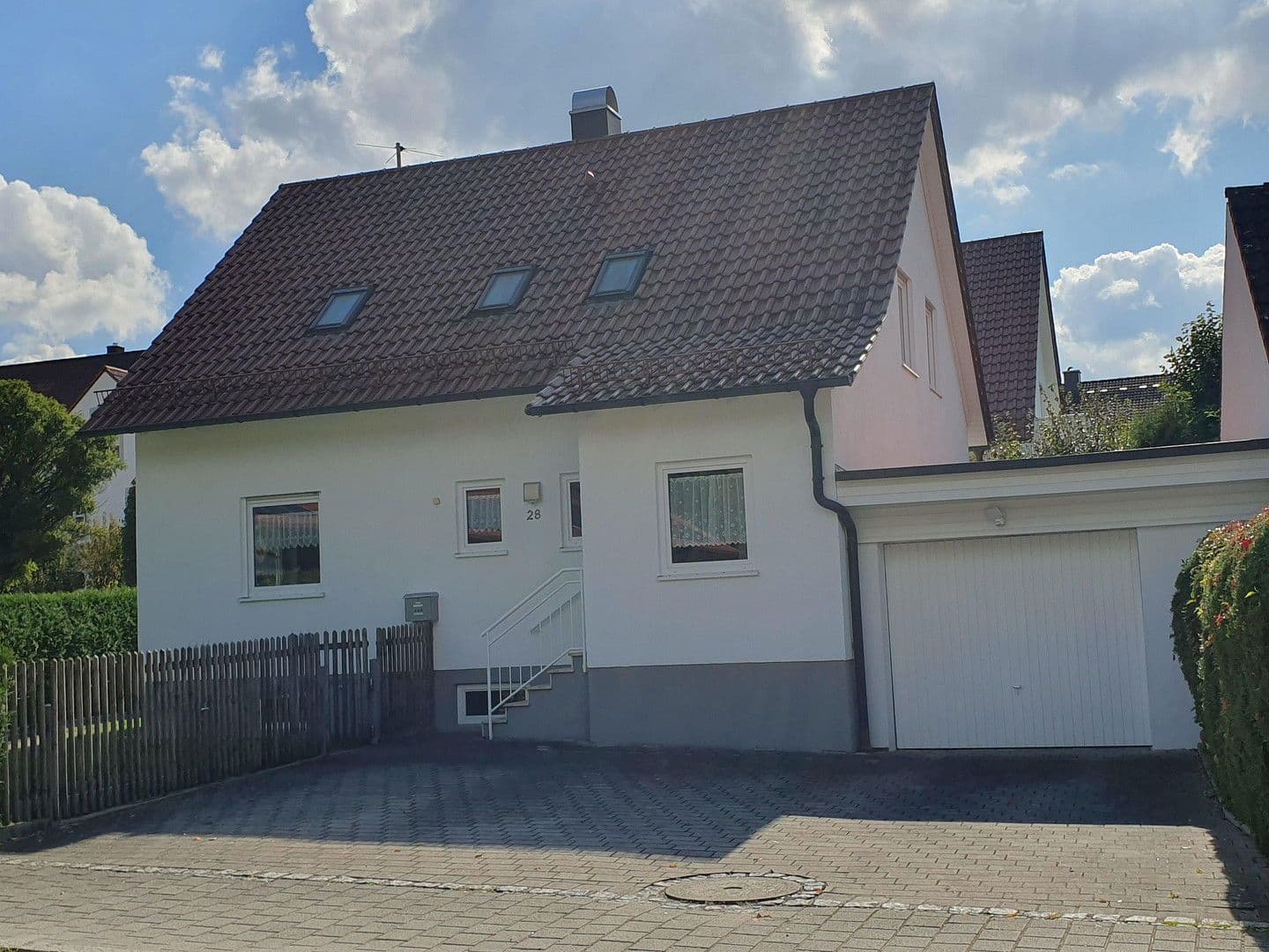 Prodej domu 330 m², pozemek 727 m², Sittenbachstraße 28 und 28a, Odelzhausen, Bavorsko Prodej domu 330 m², pozemek 727 m², Sittenbachstraße 28 und 28a, Odelzhausen, Bavorsko