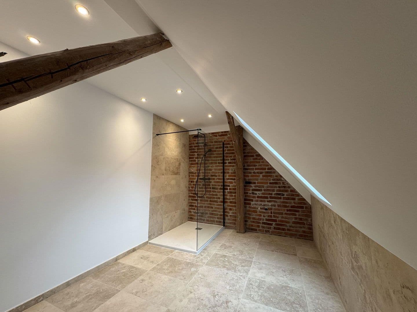 Prodej domu 144 m², pozemek 936 m², Wolfhagen, Hessen Prodej domu 144 m², pozemek 936 m², Wolfhagen, Hessen