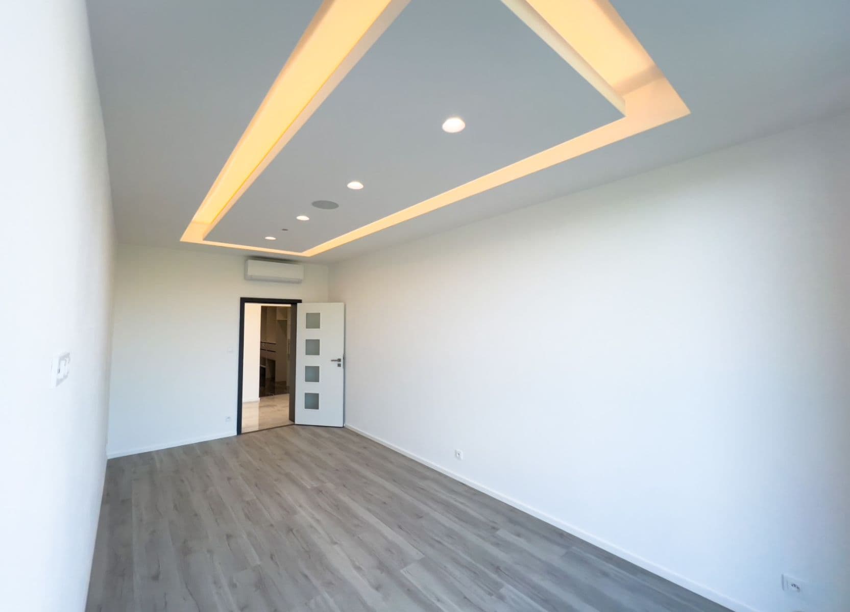 Prodej domu 280 m², pozemek 1.061 m², Oblouková, Všestary, Středočeský kraj Prodej domu 280 m², pozemek 1.061 m², Oblouková, Všestary, Středočeský kraj